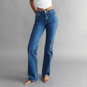 Supersnygga jeans från Gina Tricot. Knappt använda.