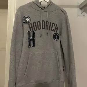 Säljer den Hoodrich hoodie då jag inte använder den längre. Pris kan diskuteras.