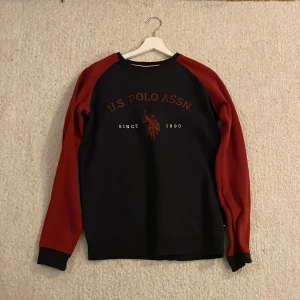 Tröja - En skön och knappt använd Polo tröja. Ny pris för denna ligger runt 800. Men säljer den för 400-350.