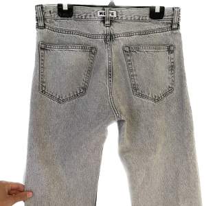 Hope jeans, jättefint skick! Storlek 30 fits 30/34 uppskattad storlek. Bara att fråga ifall du undrar något mer! 😊