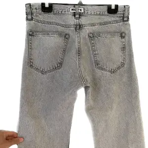 Hope jeans, jättefint skick! Storlek 30 vilket motsvarar ungefär 30/32. Bara att fråga ifall du undrar något mer! 😊