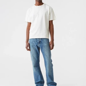 Hope rush denim byxor - Tja! Säljer mina rush denims, använda men i gott skick!   Vänster ficka behövs sys om.   Storlek 29   Passar mig bra som är 180 & använder ofta 30/31 i längd & 29/30 i waist  Nypris 1400:-