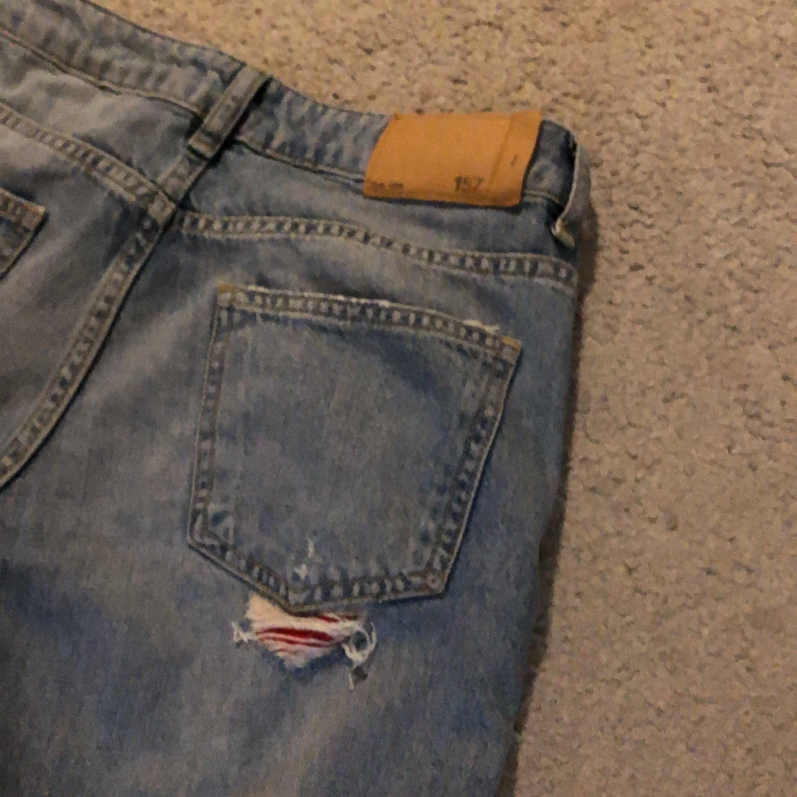 Ljusblå jeans  - 91