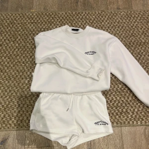 Juicy sett  - Storlek xs u byxor och L i tröjan. 