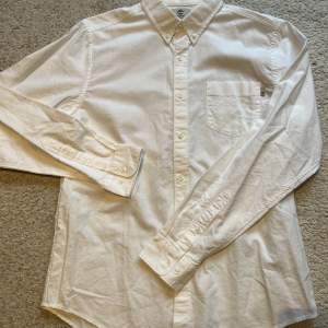 Säljer nu min Oxfordbomull Timberland Skjorta. Köpt för runt 900 kr. Cond 10/10 Absolut Nyskick aldrig använd.