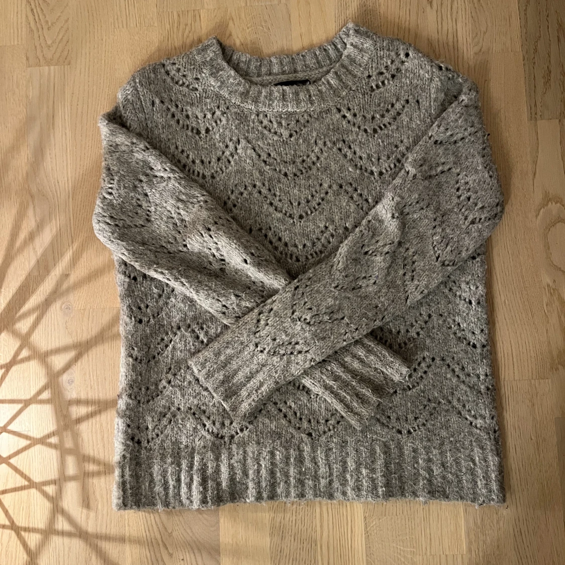 Stickad grå tröja 