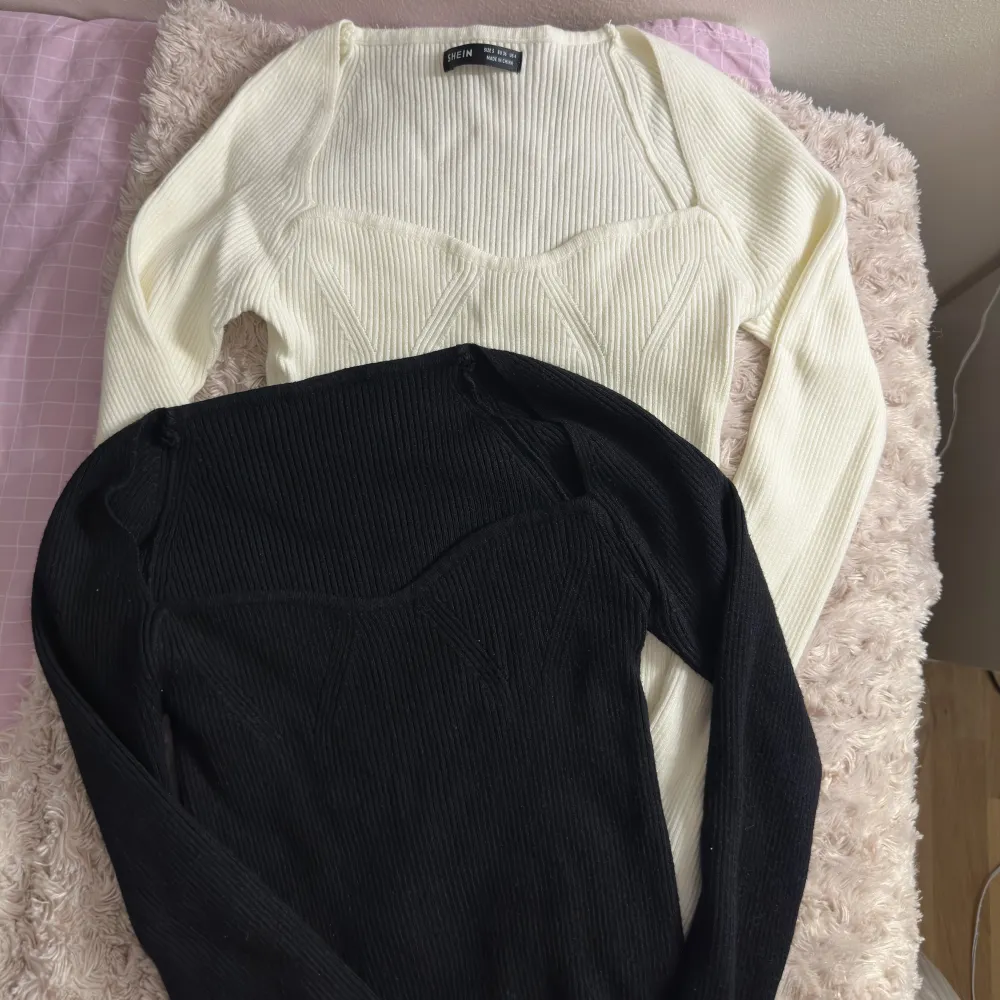 Långärmade tröjor från SHEIN. Vita är använd 1 gång och svart några fåtal gånger. Ingen av tröjorna har några defekter. Vill man köpa båda så får man dom billigare! . Toppar.