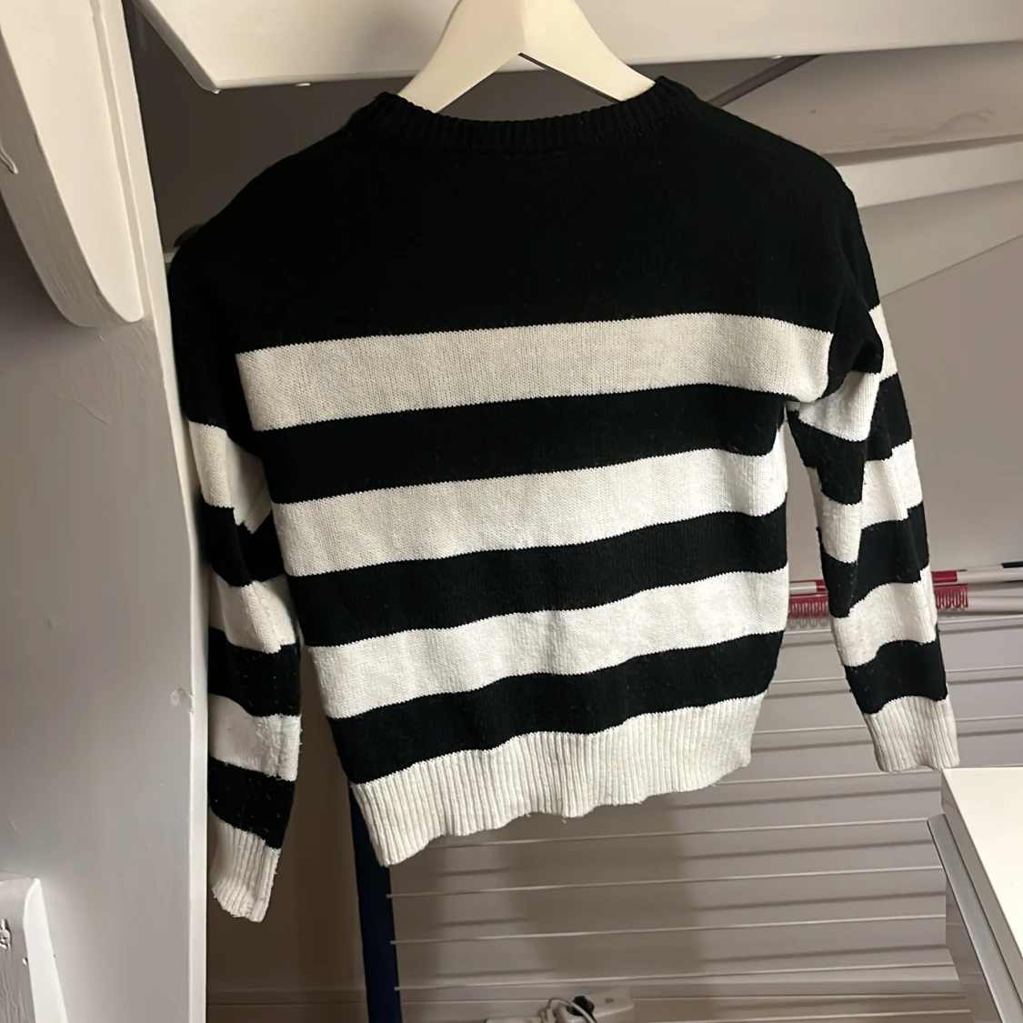 En randig tröja behöver säljas så blir billigt för snabbt köp - 90