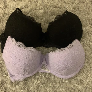 2 st push up bhar - Endast testade, var för snabb med att dra av alla lappar så kunde ej skicka tillbaka🤦 Fina i spets en svart och en ljuslila. 120 kr för en eller 200 kr för båda! Stl 75B. 