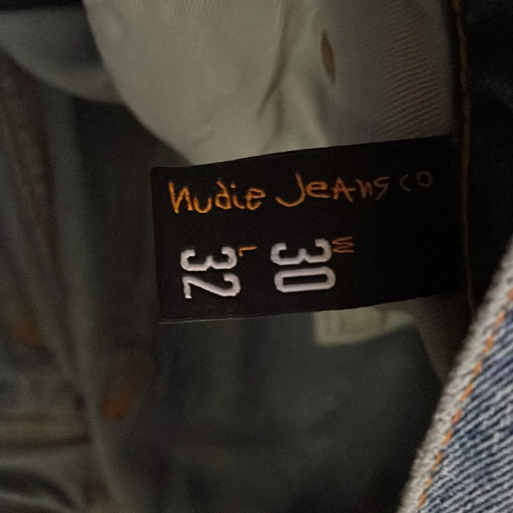 Ett par riktigt feta jeans ifrån nudie i nyskick och storlek W30 L32. Nypris på dessa ligger på 1600kr. Jeans & Byxor.