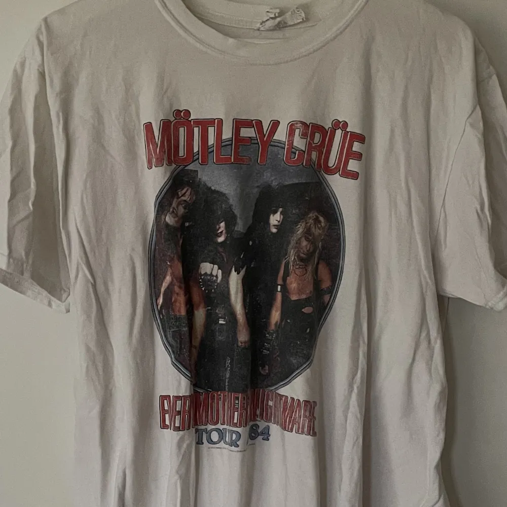 Mötley crüe merch som inte kommer till användning. T-shirts.