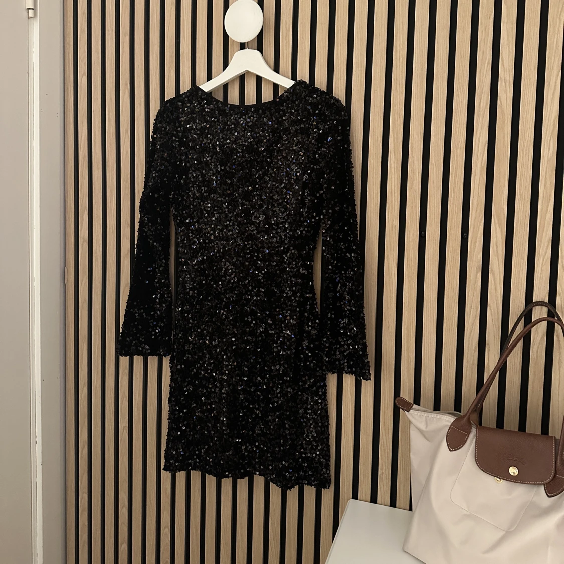 Paljettklänning Med Djupringad Rygg