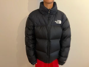 The north face retro nuptse jacka - Säljer en fint använt jacka, nästan som ny 