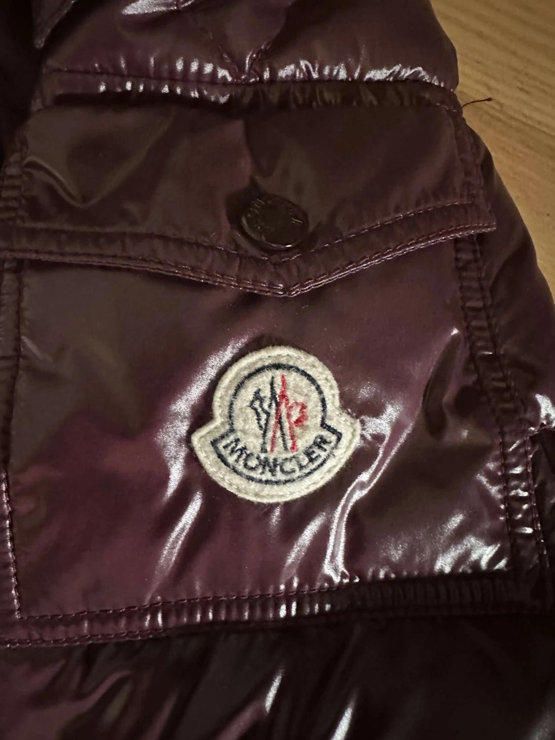 Moncler vinröd jacka - 90
