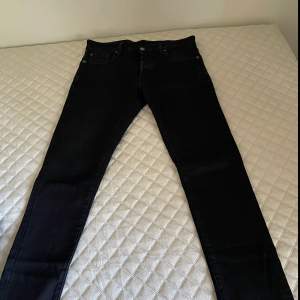 Säljer ett par G-star jeans  Storlek - Midja: 31 & Längd: 32