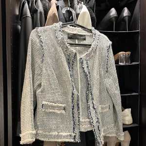 Tröja - Tröja från zara använd fåtal gånger, jätte fin❤️ Storlek l men passar på mig som vanligtvis har s  Den sitter inte så tight, mer avslappnat men fint på kroppen 