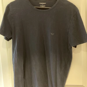 Två blåa Armani t-shirts  - Två blåa aramni T-shirts säljer äveb en och en om så önskas strl M skick 9/10