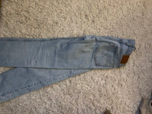 501 Levis - Varsamt använda. strl W25 L30