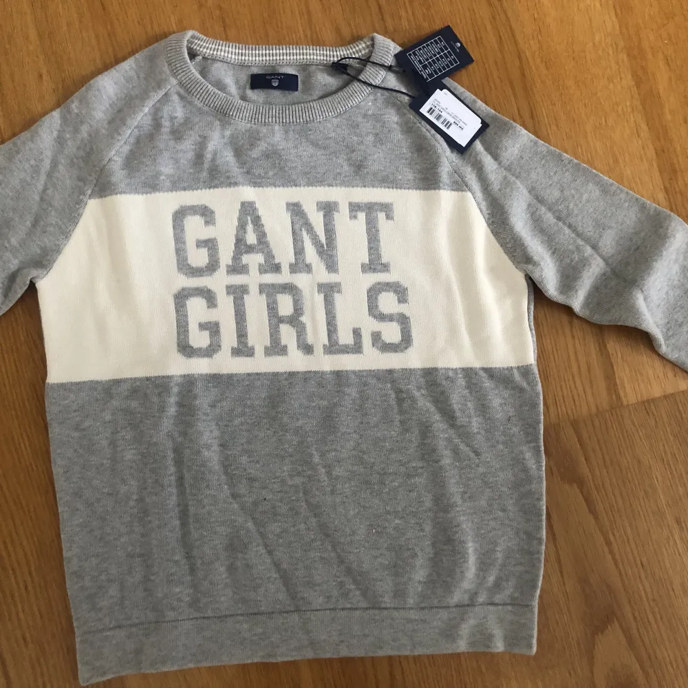 Stickad Gant tröja säljes pga felköp. Aldrig använd. Etiketten sitter kvar. Stickat.