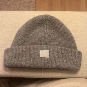 Acne studios mössa  - Mössa från Acne Studios i herrmodell.