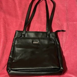 Fin väska  - Inga defekter och fin inuti. 