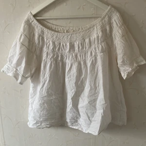 Off shoulder blus  - Sparsamt använd. 