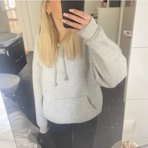 Bikbok hoddie - Säljer för jag har fler liknande, lite nopprig💞