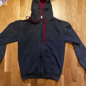 Vintage nikehoodie!! Pm för info eller mer bilder<3