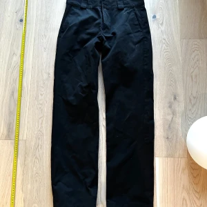 Sweet Sktb Chinos - Storlek 30. Sitter som W30 L31. Svarta grymt skick näst intill nya