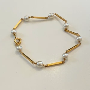 Armband guld - Vackert guldpläterat armband med pärlor  18 cm