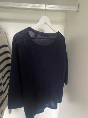 Meshtröja  - mörkblå meshtröja bra till sommaren