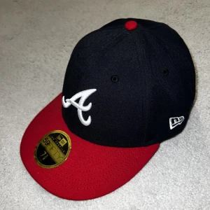 new era fitted keps - Fint skick, använd typ 5 gånger.