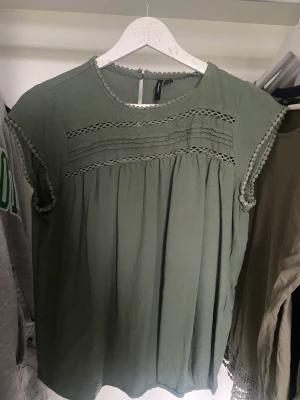 Vero moda blus - Vero moda blus aldrig använd
