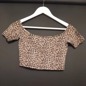 Leopard topp - Säljer denna leopardtopp som är använd ett fåtalgånger. 