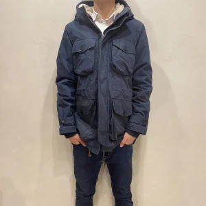 Vinterjacka Vailent  - Hej! Säljer nu min jacka från märket  Valient, storlek M och är i använt skick. Hör gärna av dig om du har frågor eller funderingar kring varan!