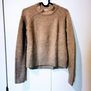 Sweater from H&M size XS. Super warm and cozy. Used but in good condition 