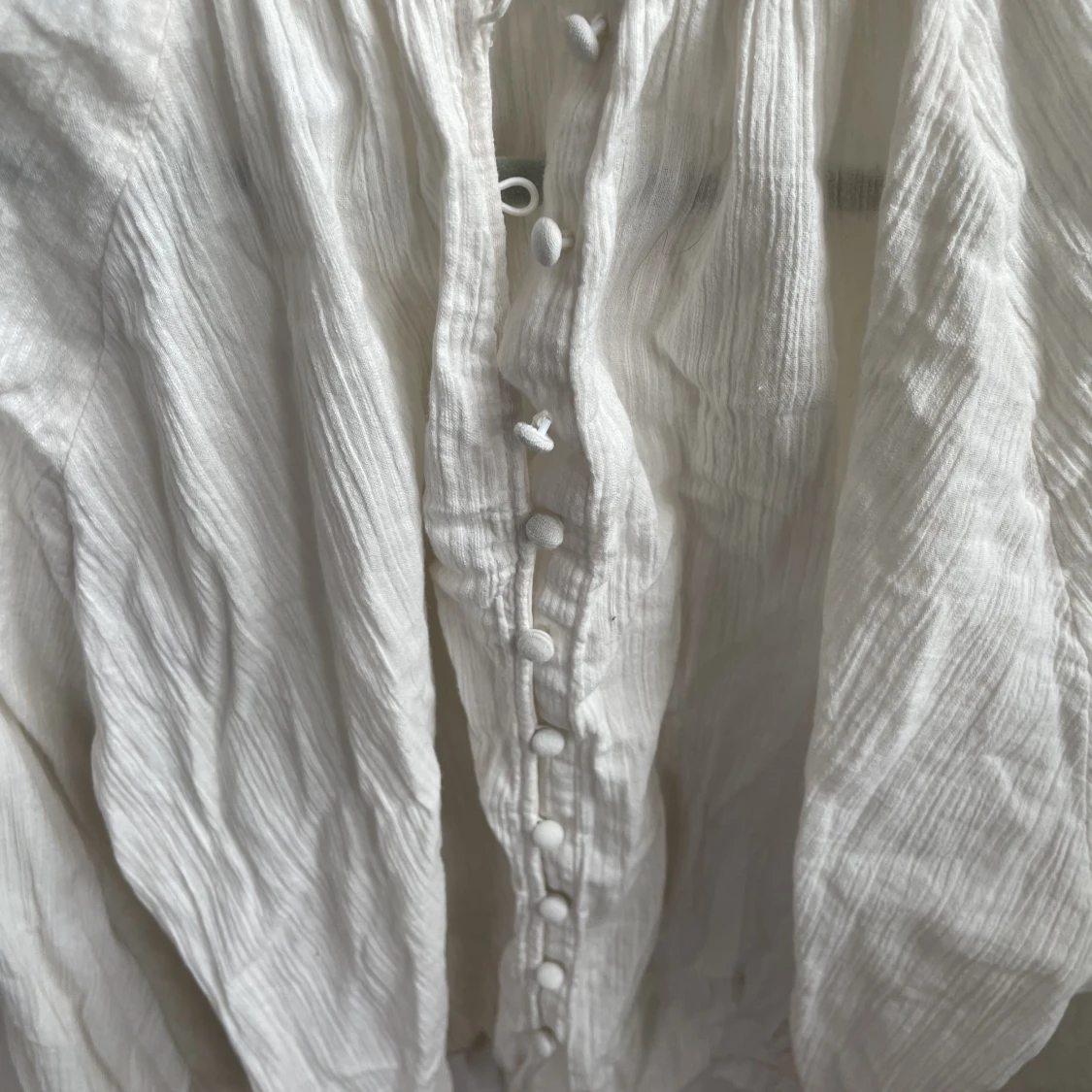 Söt blus med lång knapprad - 91