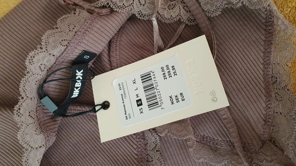 En ny fin brun klänning för 100kr - 90