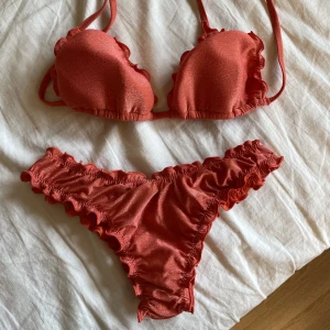 Bikini  - Storlek S underdel och storlek M överdel, köpte den från Calzedonia cobey 