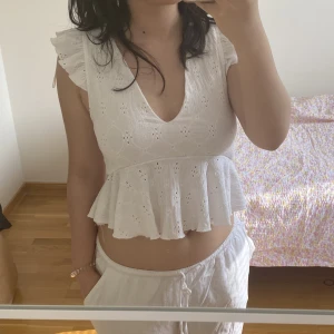 Topp  - Superfin sommar topp i bra skick! Skriv om ni har frågor💗