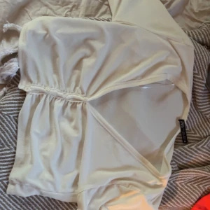 Tröja  - Sitter väldigt fint men använder den väldigt sällan, fint skick 