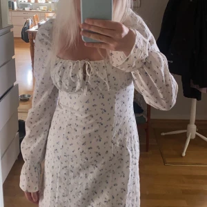 Klänning  - Superfin klänning från hm💗 passar perfekt nu till sommaren. Pris kan diskuteras 