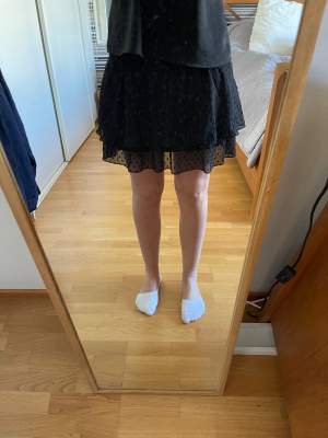 Super fin kjol, typ aldrig använt tyvärr! Helt vanlig svart kjol!!