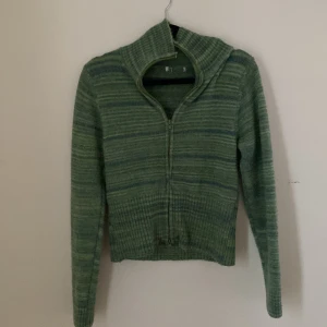 Grön tröja  - grön tröja från subdued in London. den har aldrig använts ;)