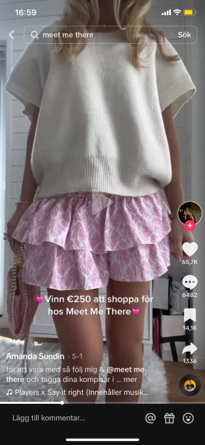 Kjol - Helt ny, lapparna är fortfarande på. Slutsåld på deras hemsida!