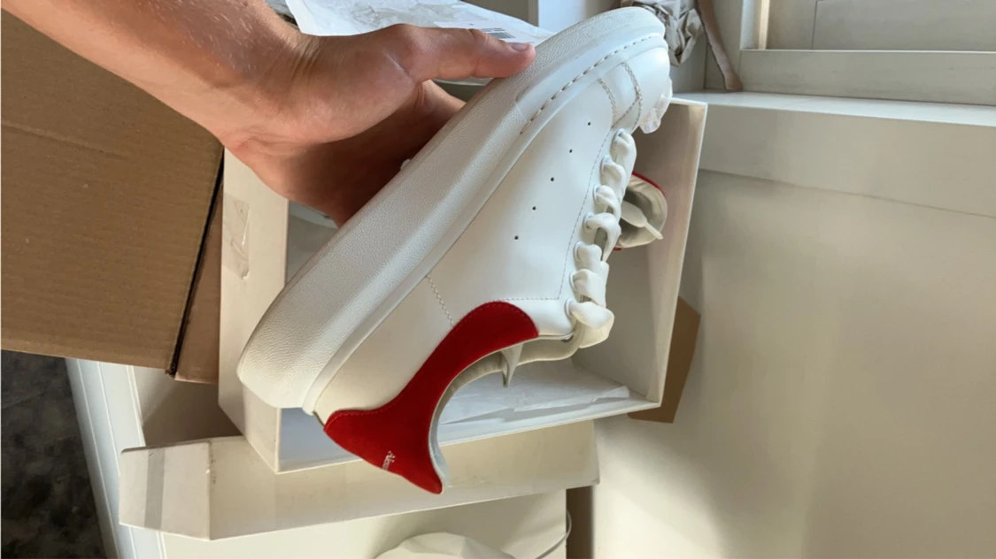 Alexander Mcqueens  - 90