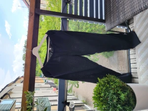 Linnebyxor HM - Svarta Linnebyxor från HM. Sköna, bra kvalite.  Kan tänka mig byta mot ett par vita Linnebyxor från roxy. Storlek XS-XXS✨️  Kontakta mig ❤️