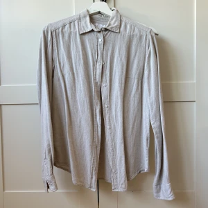 Linneskjorta - Linneskjorta som knappt kommit till användning