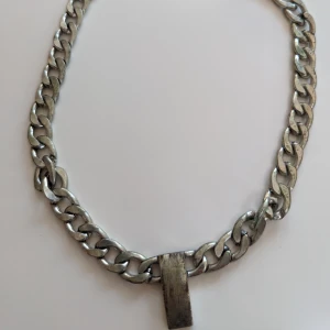 Silver halsband  - Halsband i bra skick Inte äkta silver 