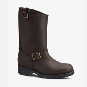 Johnny Bulls stövlar  - Bruna Johnny Bulls stövlar i storlek 37, passar 37-38 skulle jag säga. Väl använda därav priset, slitage under skon där sten fastnat, men det är inget som märks av när man går och själva skon är fortfarande fin.  Nypris 1599, säljer för 200.